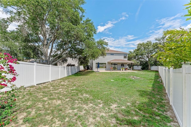 1291 Blackrush Dr, Tarpon Springs, FL 34689 - fenced backyard featuring a patio