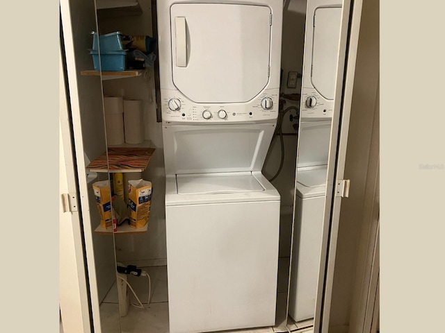 1865 Mazo Mnr Unit 1, Lutz, FL 33558 - laundry area featuring stacked washer and clothes dryer