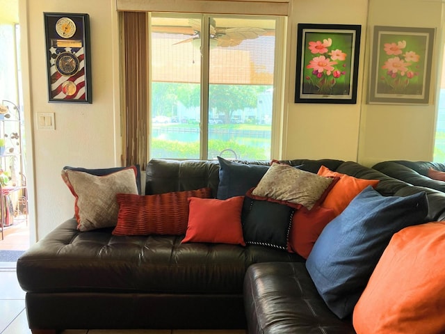 1865 Mazo Mnr Unit 1, Lutz, FL 33558 - living room with a ceiling fan