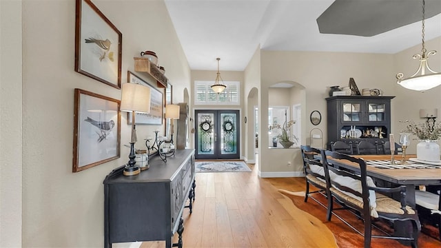 3506 Cordgrass Dr, Valrico, FL 33596 - entrance foyer featuring arched walkways and light wood-style flooring