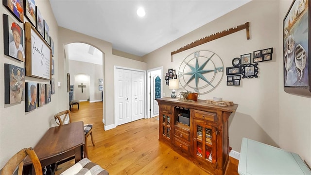 3506 Cordgrass Dr, Valrico, FL 33596 - foyer featuring arched walkways, light wood finished floors, and recessed lighting