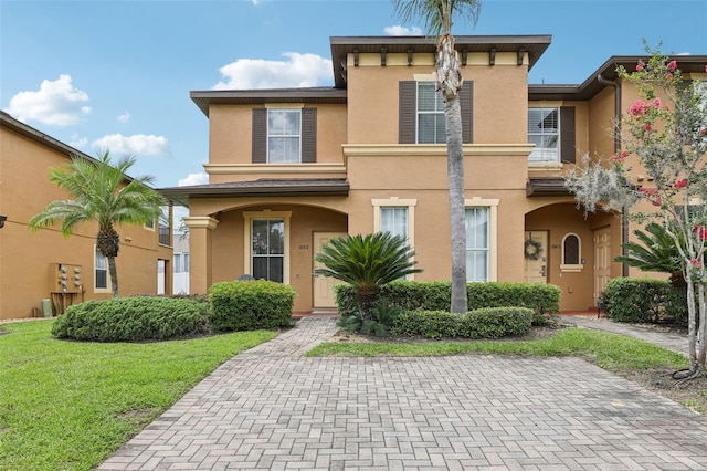 1052 Calabria Ave, Davenport, FL 33897 - view of front of house with stucco siding and a front yard