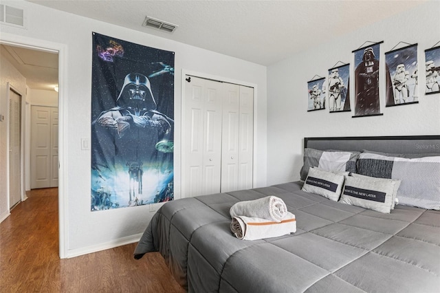 1052 Calabria Ave, Davenport, FL 33897 - bedroom featuring wood finished floors and a closet