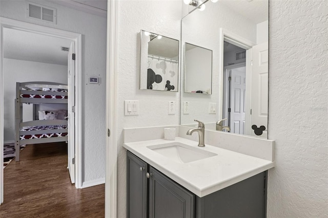 1052 Calabria Ave, Davenport, FL 33897 - full bathroom featuring a textured wall, vanity, and wood finished floors