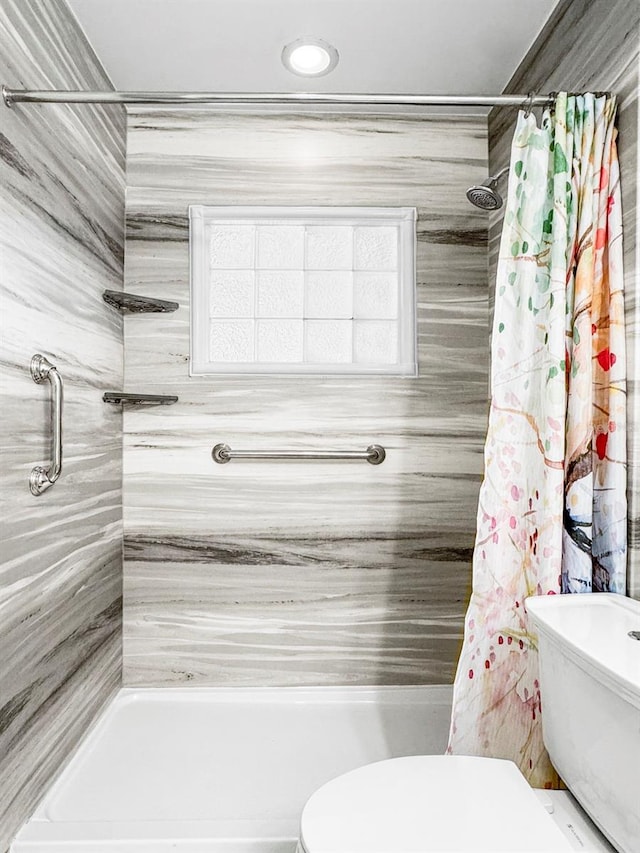 487 49th Ave N, Saint Petersburg, FL 33703 - bathroom featuring toilet and recessed lighting
