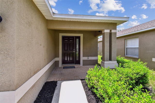 8020 Carriage Pointe Dr, Gibsonton, FL 33534 - entrance to property with stucco siding