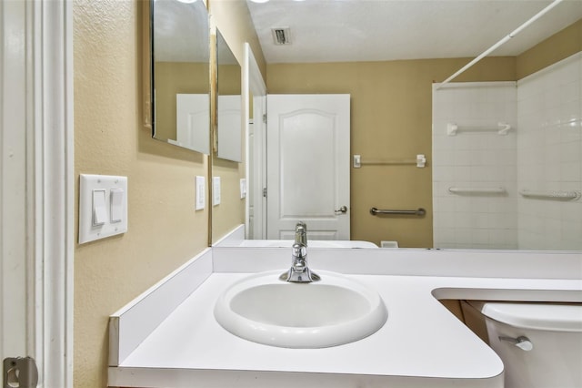 8020 Carriage Pointe Dr, Gibsonton, FL 33534 - full bath featuring a shower and vanity