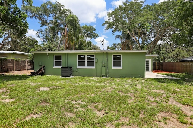 607 E River Dr, Temple Terrace, FL 33617 - rear view of house with a fenced backyard and a patio area