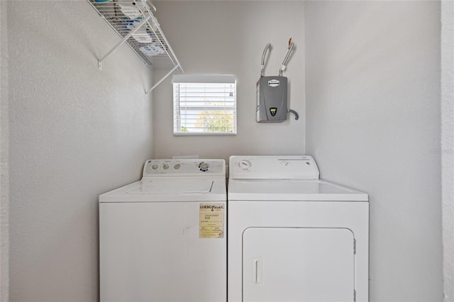 1048 W Lime St, Lakeland, FL 33815 - laundry room featuring washer and clothes dryer