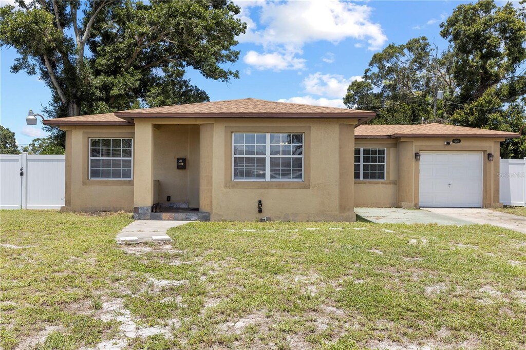 525 38th St S, Saint Petersburg, FL 33711 - photo 1