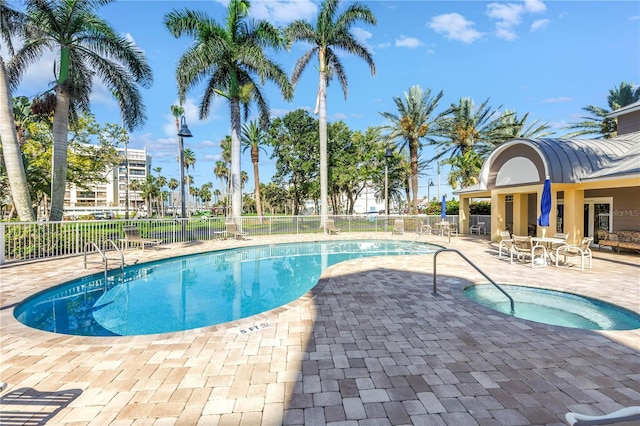 423 150th Ave Unit 1501, Madeira Beach, FL 33708 - community pool with a patio