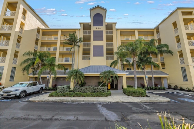 423 150th Ave Unit 1501, Madeira Beach, FL 33708 - view of apartment building / complex featuring uncovered parking