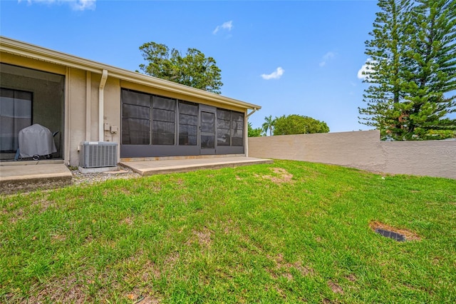 2131 Ridge Rd S Unit 19, Largo, FL 33778 - view of yard featuring a sunroom
