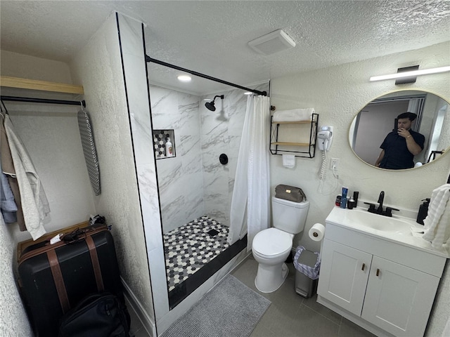 2509 Thornbrook Pl, Tampa, FL 33618 - full bath with a textured ceiling, vanity, a stall shower, and a textured wall
