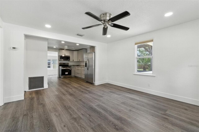 6301 Hobson St NE, Saint Petersburg, FL 33702 - photo 6