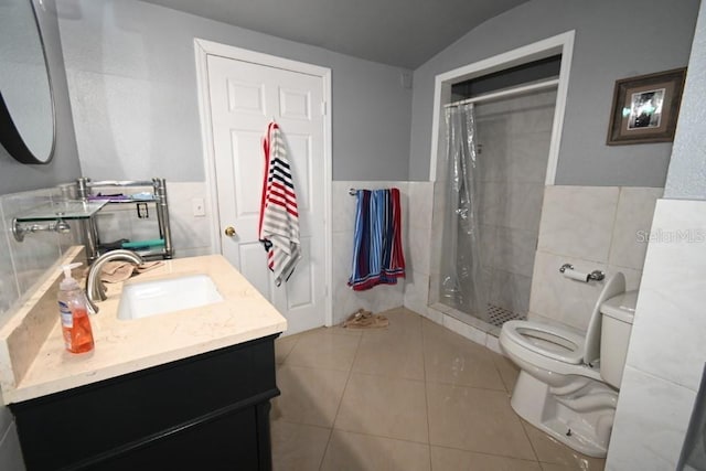 21921 US Highway 98, Dade City, FL 33523 - bathroom featuring tile walls, tile patterned floors, vanity, a tile shower, and vaulted ceiling