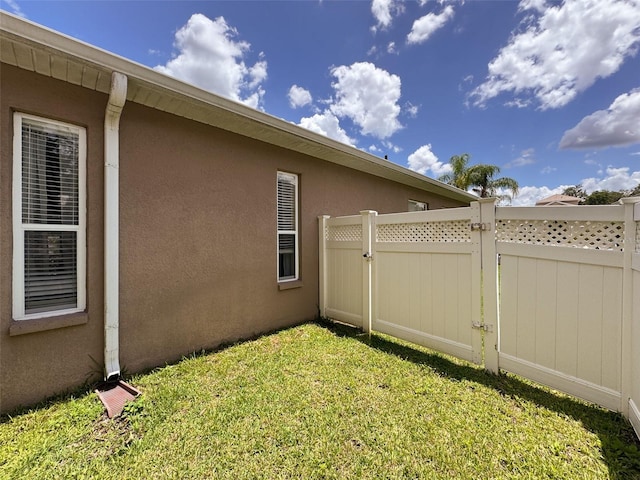 12200 Hunters Lake Dr, New Port Richey, FL 34654 - view of yard featuring a gate
