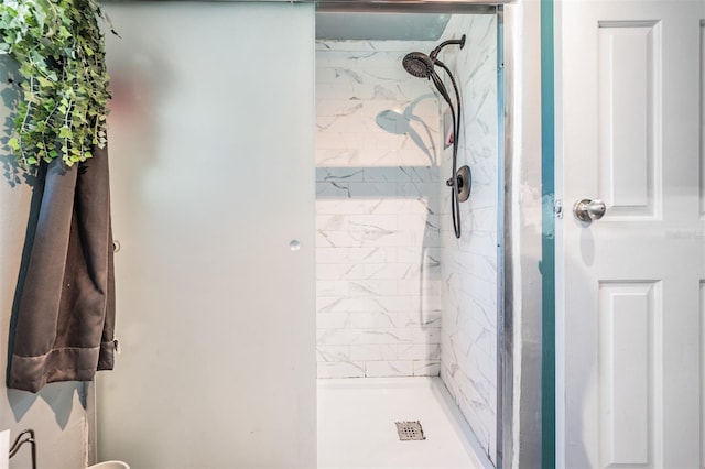 1403 Tallahassee Dr, Tarpon Springs, FL 34689 - bathroom featuring a shower stall