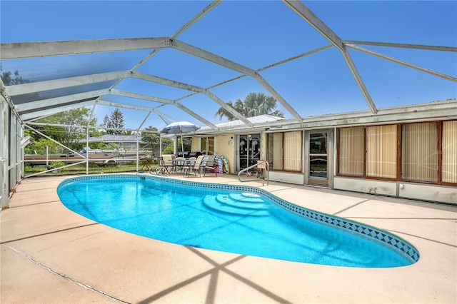 1340 NE Mariposa Dr NE, Palm Bay, FL 32905 - outdoor pool featuring a patio and glass enclosure