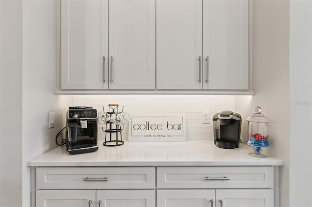 2903 Cordoba Ranch Blvd, Lutz, FL 33559 - bar with backsplash