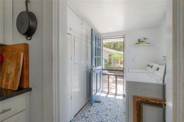 917 W Idlewild Ave, Tampa, FL 33604 - laundry room featuring washing machine and clothes dryer and light tile patterned flooring
