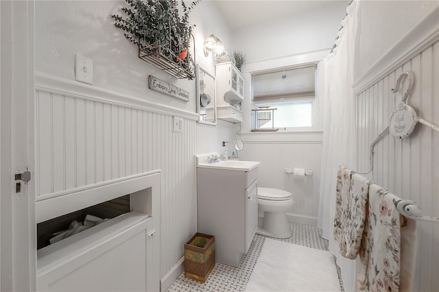 917 W Idlewild Ave, Tampa, FL 33604 - bathroom with vanity and a wainscoted wall