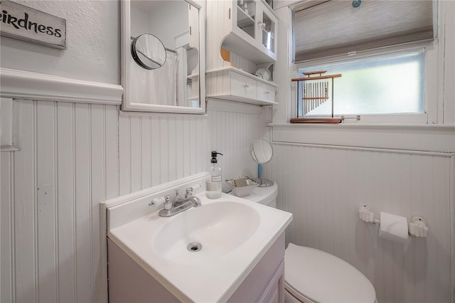 917 W Idlewild Ave, Tampa, FL 33604 - bathroom featuring vanity and wainscoting