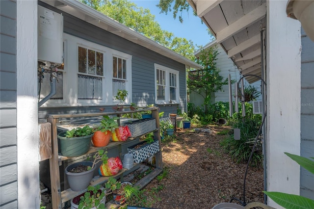917 W Idlewild Ave, Tampa, FL 33604 - view of home's exterior with water heater