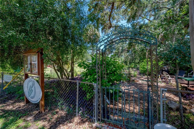 917 W Idlewild Ave, Tampa, FL 33604 - view of yard featuring a gate