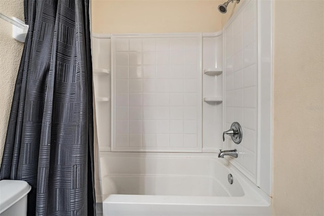 15420 Quail Woods Pl, Ruskin, FL 33573 - full bathroom featuring shower / bath combo with shower curtain and toilet