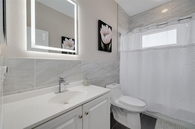 4147 Grandchamp Cir, Palm Harbor, FL 34685 - full bath featuring vanity and tile walls