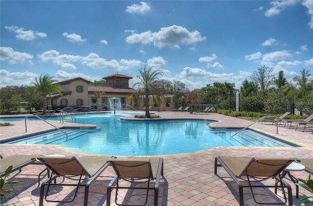 828 Terra Vista St, Brandon, FL 33511 - community pool with a patio area