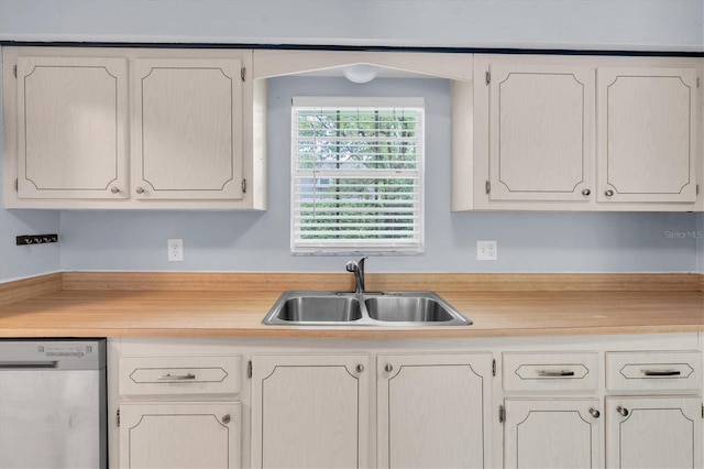 1706 Belleair Forest Dr Unit 146, Belleair, FL 33756 - kitchen with stainless steel dishwasher and light countertops