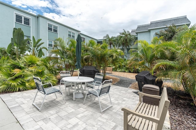 1706 Belleair Forest Dr Unit 146, Belleair, FL 33756 - view of patio with outdoor dining area and grilling area
