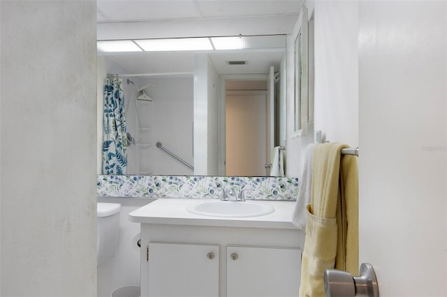 4775 Cove Cir Unit 803, Saint Petersburg, FL 33708 - full bathroom featuring vanity and a shower with shower curtain