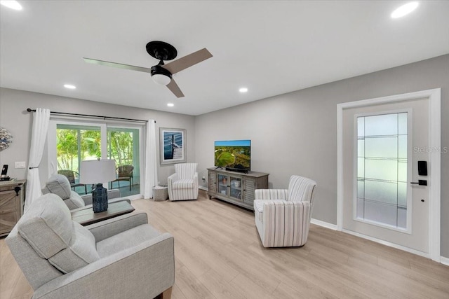511 Foxglove Cir Unit B, Sun City Center, FL 33573 - living area with light wood-type flooring, a ceiling fan, and recessed lighting