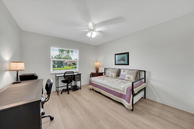 511 Foxglove Cir Unit B, Sun City Center, FL 33573 - bedroom featuring a desk, light wood-style floors, and ceiling fan