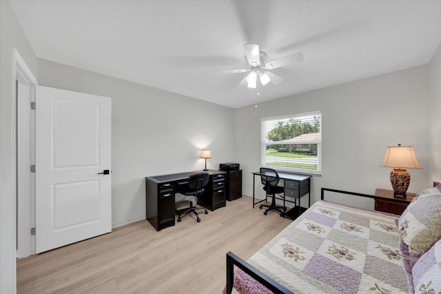 511 Foxglove Cir Unit B, Sun City Center, FL 33573 - bedroom featuring light wood-style flooring, a desk, and ceiling fan