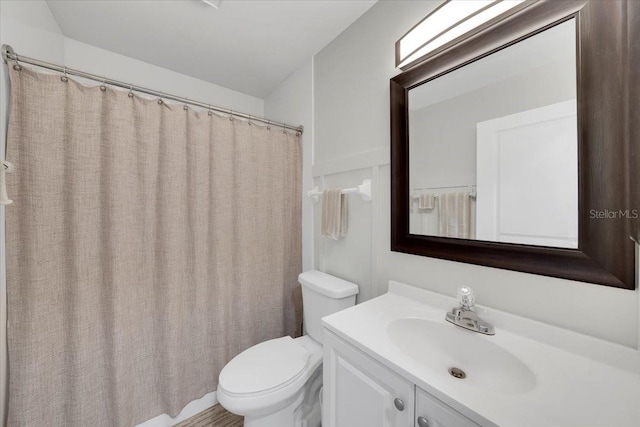 511 Foxglove Cir Unit B, Sun City Center, FL 33573 - full bathroom featuring vanity and a shower with curtain