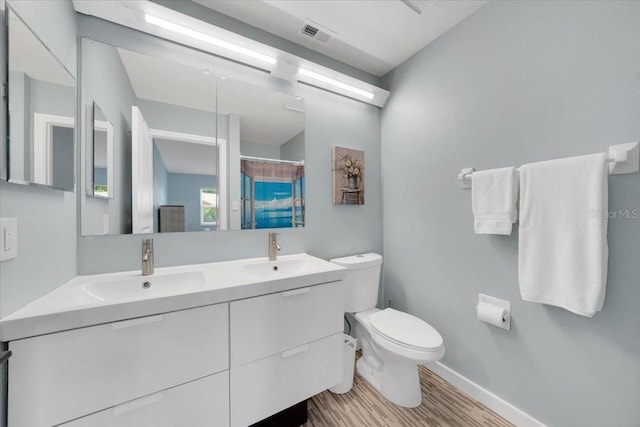 511 Foxglove Cir Unit B, Sun City Center, FL 33573 - full bathroom with double vanity, wood finished floors, and a shower with curtain