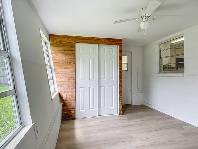 6632 Sierra Ter, New Port Richey, FL 34652 - unfurnished bedroom with light wood-style flooring, a closet, and a ceiling fan
