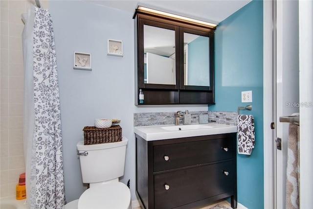 6932 Stones Throw Cir N Unit 7101, Saint Petersburg, FL 33710 - bathroom featuring vanity and curtained shower