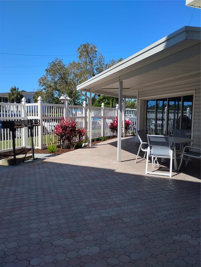 6932 Stones Throw Cir N Unit 7101, Saint Petersburg, FL 33710 - view of patio