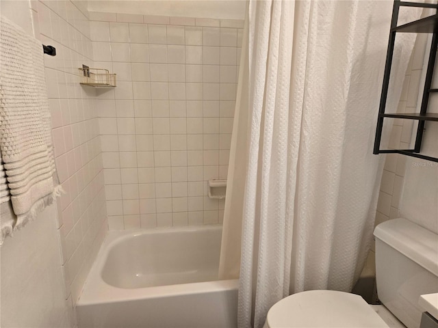 5925 Terrace Park Dr N Unit 210, Saint Petersburg, FL 33709 - full bath with toilet and shower / tub combo with curtain