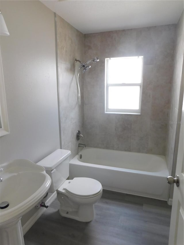 2114 Intervista Ln, Valrico, FL 33594 - bathroom with wood finished floors and shower / washtub combination