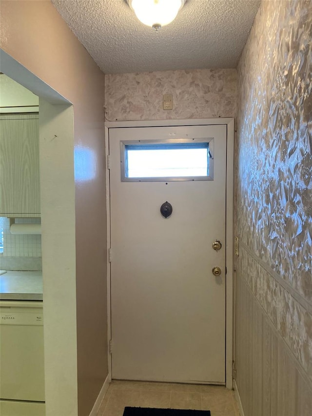 5623 80th St N Unit 314, Saint Petersburg, FL 33709 - entryway with light tile patterned flooring and a textured ceiling