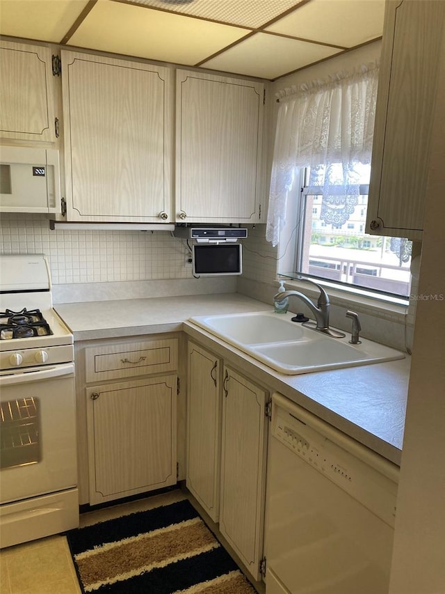5623 80th St N Unit 314, Saint Petersburg, FL 33709 - kitchen with white appliances, light countertops, and decorative backsplash