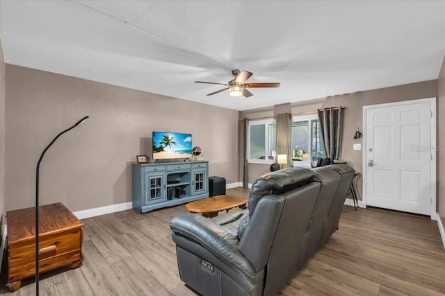 1485 Lakeview Rd Unit 2, Clearwater, FL 33756 - living room featuring light wood-style floors and a ceiling fan