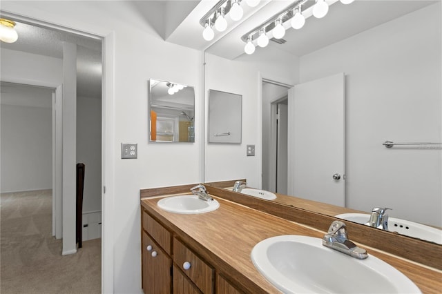 441 75th Ave N, Saint Petersburg, FL 33702 - bathroom featuring double vanity