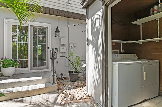 441 75th Ave N, Saint Petersburg, FL 33702 - laundry area featuring independent washer and dryer